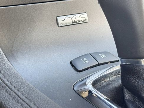 Used 2013 Lincoln MKT AWD image 32