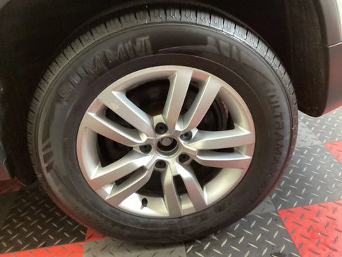 Used 2017 Volkswagen Tiguan S AWD/4WD image 5