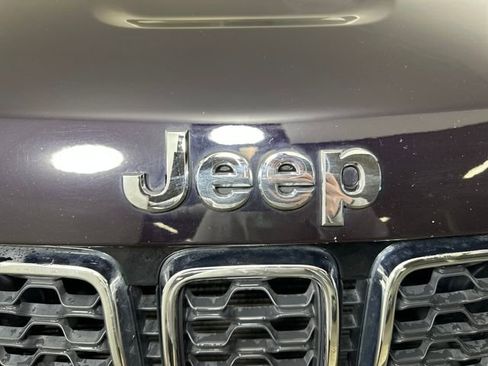 Used 2018 Jeep Grand Cherokee Limited image 9