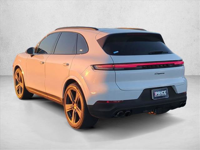 Used 2024 Porsche Cayenne AWD/4WD image 7