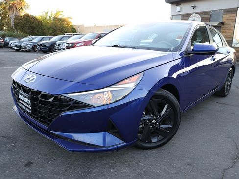 Used 2021 Hyundai Elantra SEL image 2
