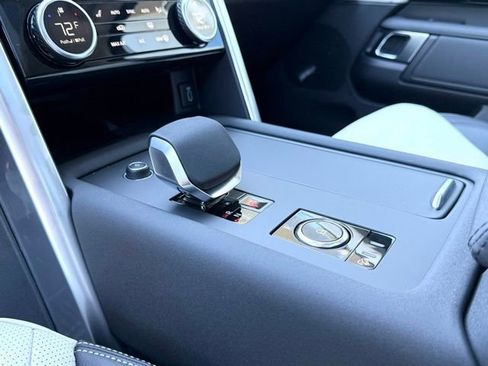 New 2026 Land Rover Discovery S AWD/4WD image 31