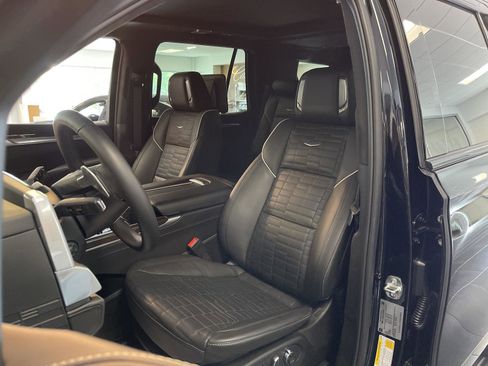 Certified 2026 Cadillac Escalade Platinum Sport w/ LPO, ONYX Package AWD/4WD image 12