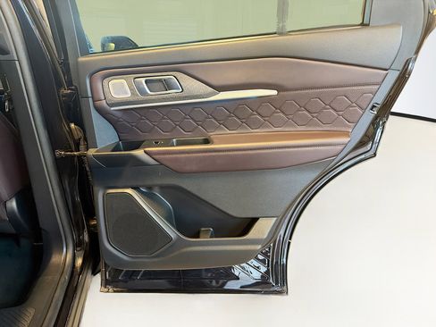 Used 2025 Ford Explorer Platinum w/ LUX Leather Package AWD/4WD image 34