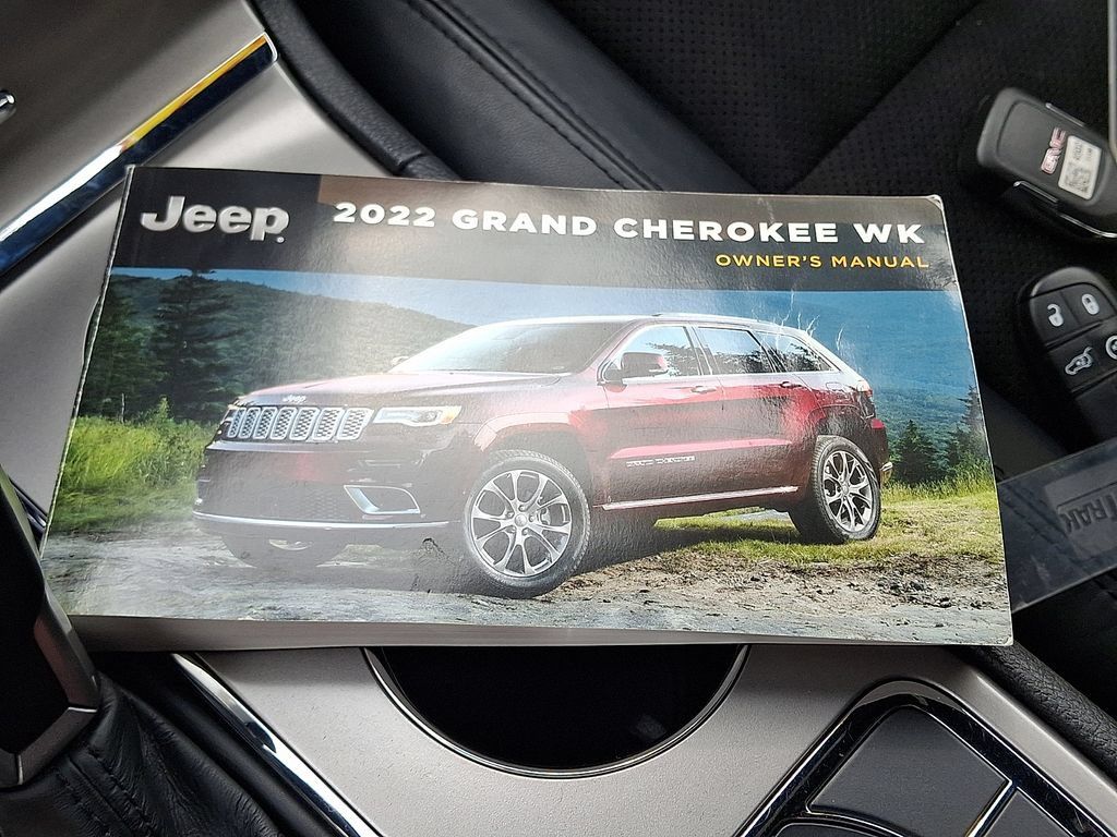 Used 2022 Jeep Grand Cherokee Laredo X AWD/4WD image 30