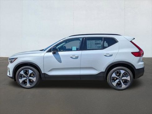 New 2026 Volvo XC40 B5 Plus w/ Climate Package image 3