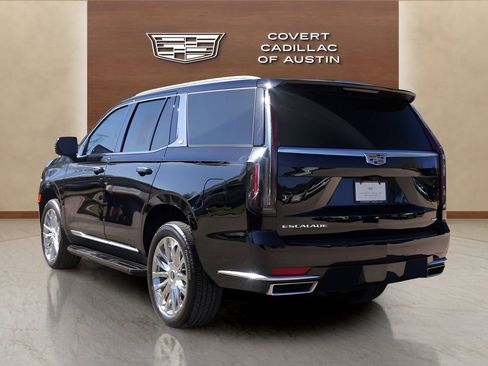 Used 2022 Cadillac Escalade Premium Luxury image 3