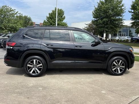 Used 2023 Volkswagen Atlas SE FWD image 2