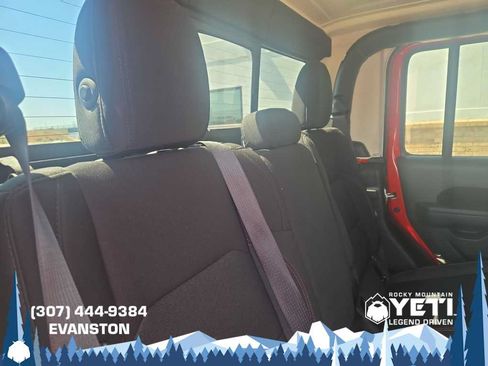 Used 2023 Jeep Gladiator Rubicon w/ Cold Weather Group AWD/4WD image 15