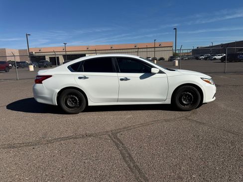 Used 2016 Nissan Altima 2.5 S w/ Power Driver Seat Package image 4