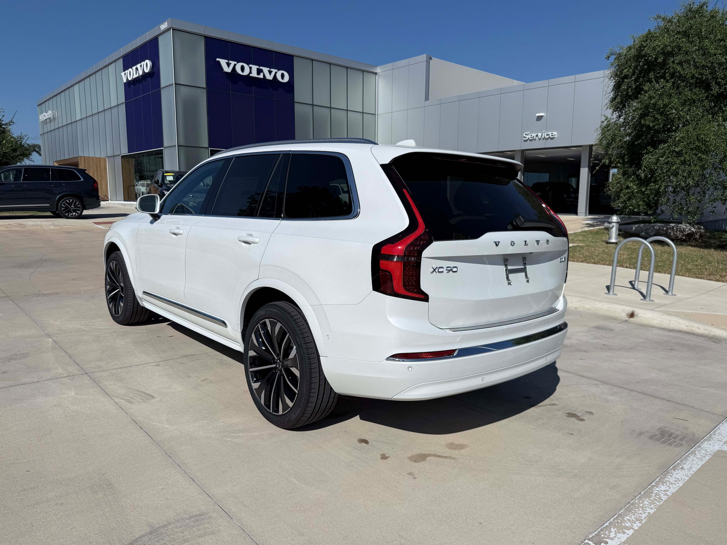 New 2026 Volvo XC90 B6 Plus w/ Protection Package Premier AWD/4WD image 4