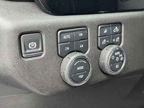 Used 2025 Chevrolet Silverado 1500 RST AWD/4WD image 17