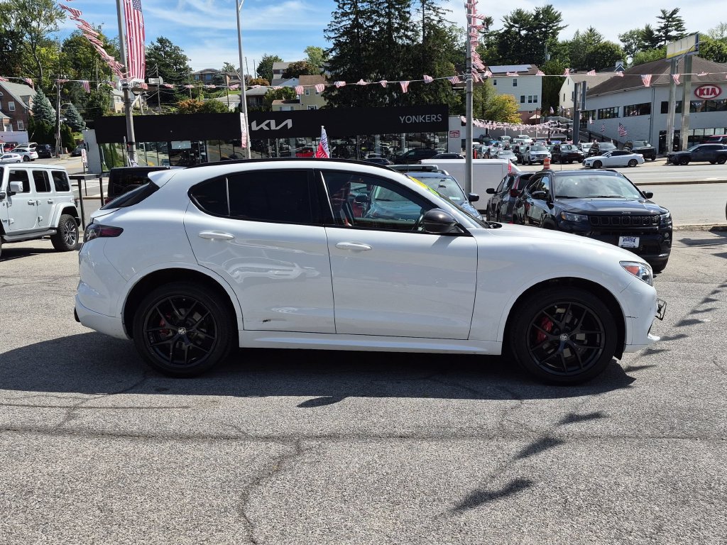 Used 2021 Alfa Romeo Stelvio Ti Sport AWD/4WD image 4
