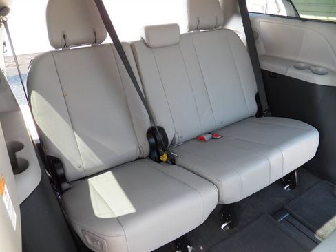 Used 2015 Toyota Sienna Limited Premium w/ Advanced Technology Package FWD image 15