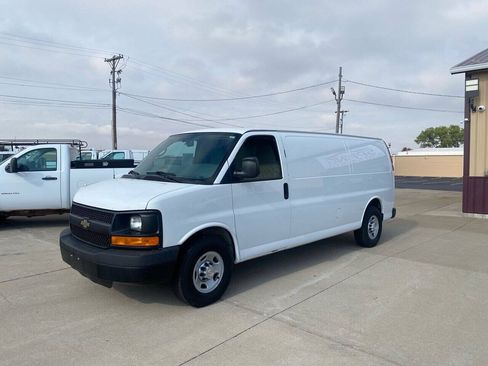 Used 2014 Chevrolet Express 3500 Extended RWD image 5