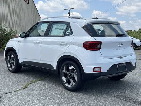 New 2026 Hyundai Venue SEL FWD image 11