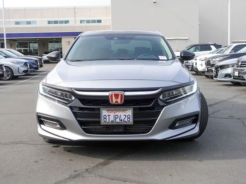 Used 2020 Honda Accord Touring image 2