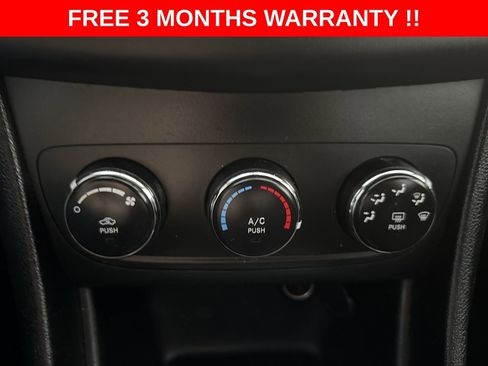 Used 2013 Dodge Avenger SE image 38