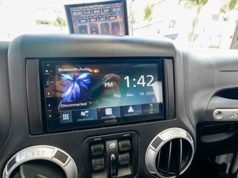 Used 2016 Jeep Wrangler Unlimited Rubicon AWD/4WD image 63