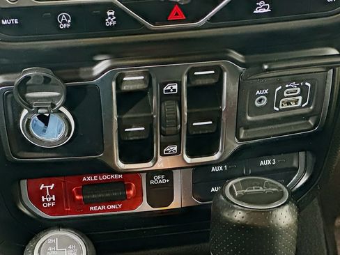 Used 2022 Jeep Gladiator Mojave w/ Dual Top Group AWD/4WD image 30