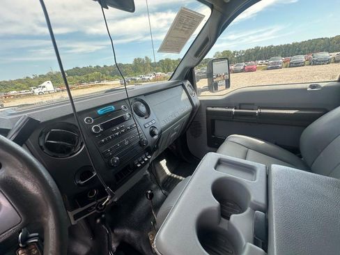Used 2014 Ford F550 4x4 Regular Cab Super Duty image 18