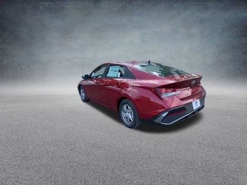 Used 2025 Hyundai Elantra SE image 18