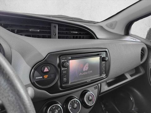 Used 2017 Toyota Yaris L image 13