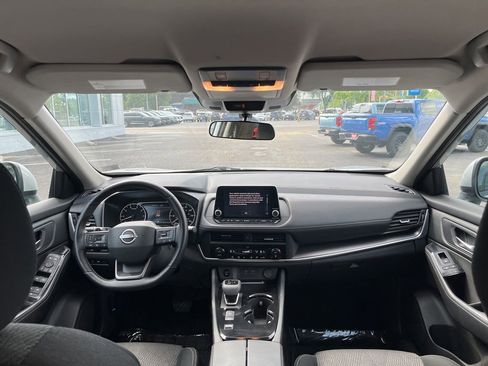 Used 2025 Nissan Rogue SV FWD image 51