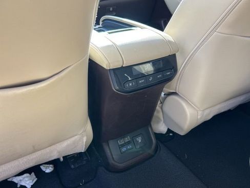 Used 2022 Toyota Highlander Limited image 12