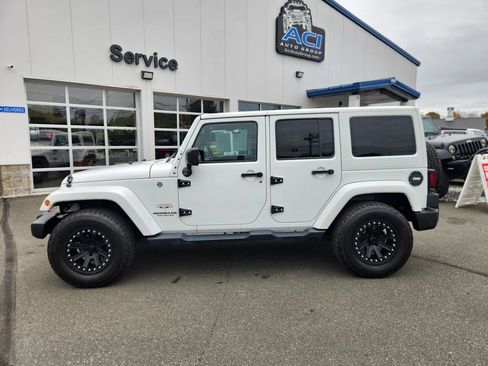 Used 2017 Jeep Wrangler Unlimited Sahara w/ Max Tow Package image 8