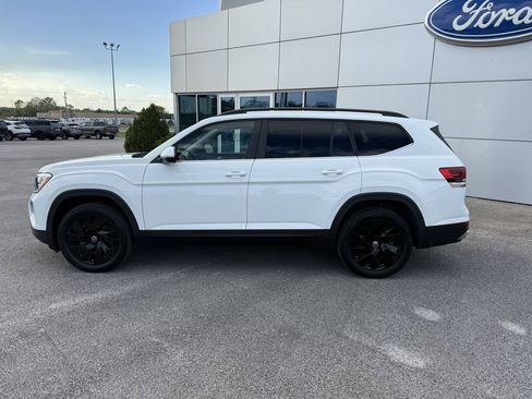 Used 2024 Volkswagen Atlas SE w/ Black Wheel Package image 2