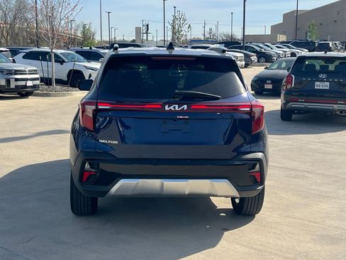 Used 2024 Kia Seltos EX image 12