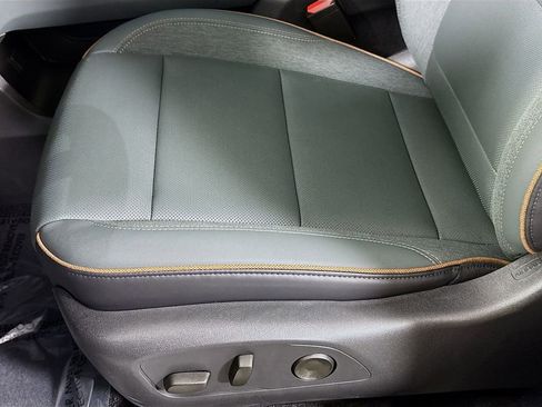 Used 2025 GMC Acadia AT4 w/ Super Cruise Package image 21