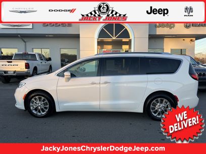 Used 2021 Chrysler Pacifica Touring-L