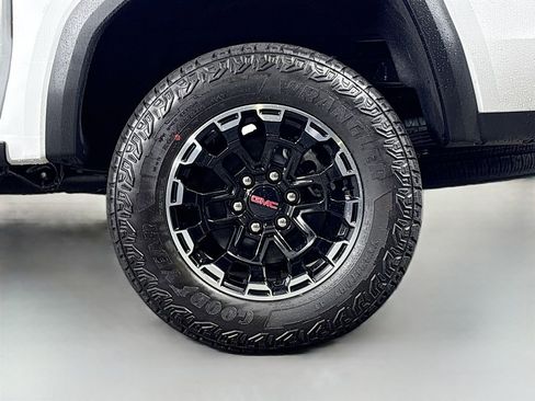 New 2026 GMC Canyon AT4 w/ Technology Plus Package AWD/4WD image 32