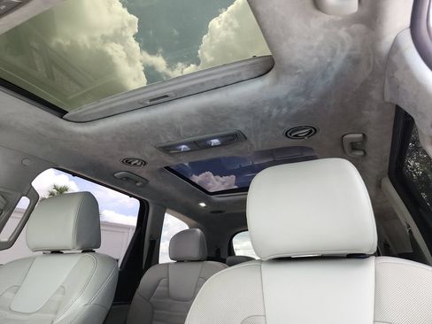 Certified 2023 Kia Telluride SX Prestige AWD/4WD image 18