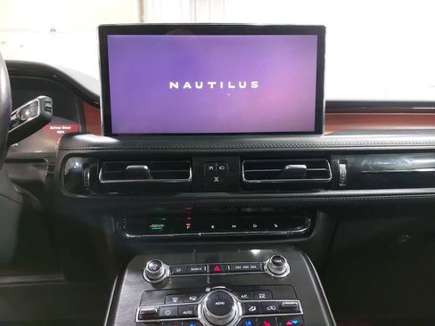 Used 2022 Lincoln Nautilus Reserve w/ Monochromatic Package image 20