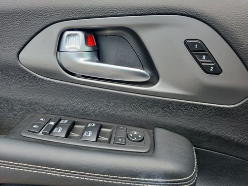 Used 2025 Chrysler Pacifica Select FWD image 21