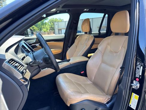 Used 2017 Volvo XC90 T6 Momentum w/ Vision Package AWD/4WD image 4
