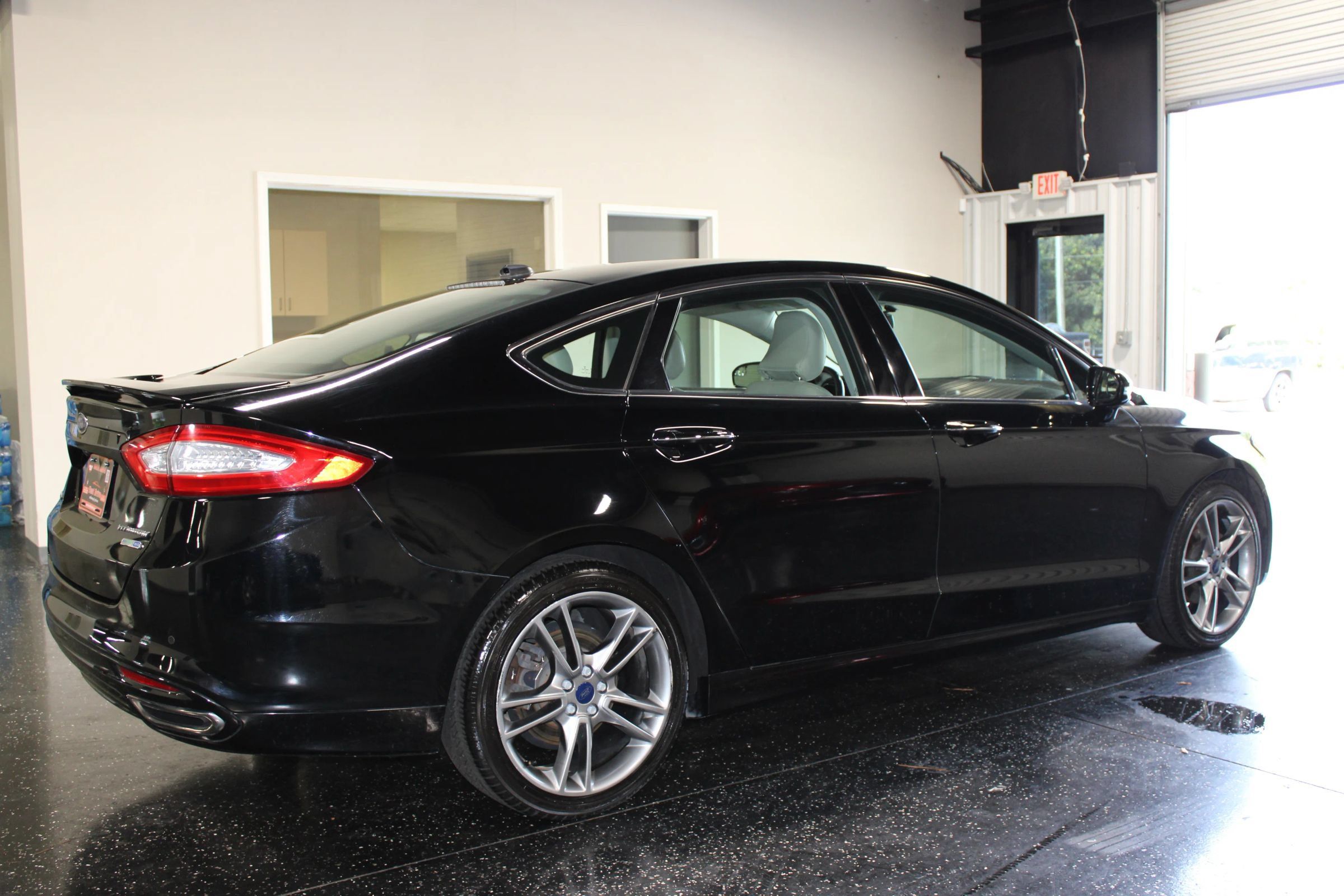 Used 2016 Ford Fusion Titanium AWD/4WD image 3