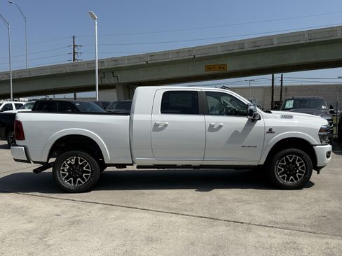 New 2026 RAM 2500 Limited AWD/4WD image 3