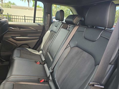 Used 2024 Jeep Grand Cherokee Altitude RWD image 11