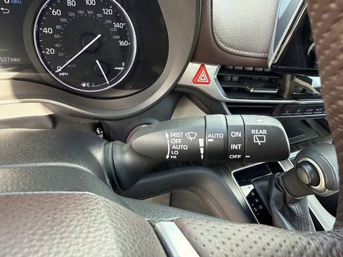 Used 2021 Toyota Sienna Platinum image 38