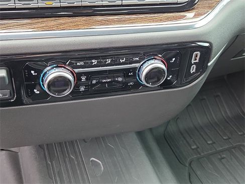 Certified 2025 GMC Sierra 1500 Elevation w/ LPO, Elevation Black Package image 29