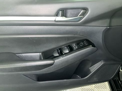 Used 2023 Nissan Altima 2.5 SV image 13