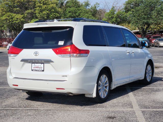 Used 2014 Toyota Sienna Limited w/ Limited Premium Package FWD image 4