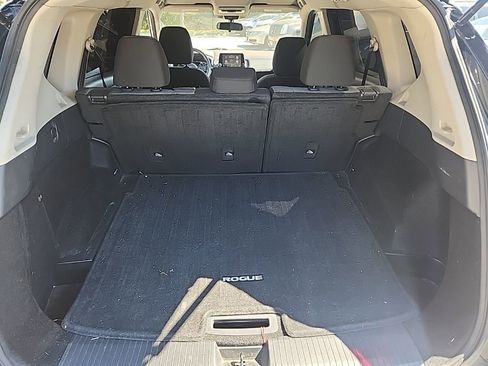 Used 2021 Nissan Rogue SV image 12