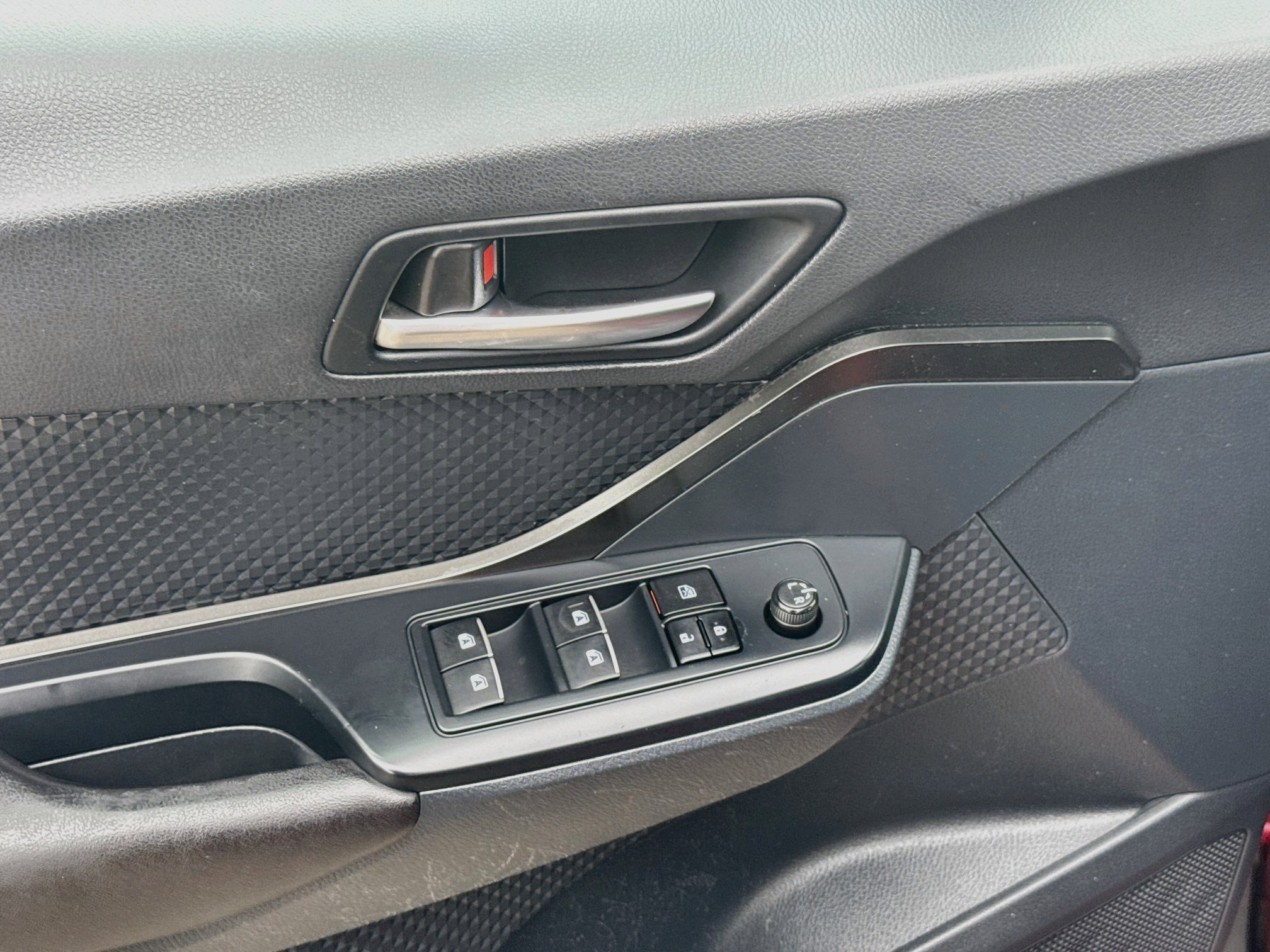 Used 2018 Toyota C-HR XLE FWD image 14