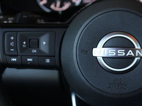 Used 2025 Nissan Pathfinder SL AWD/4WD image 35