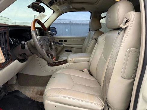 Used 2004 Cadillac Escalade 2WD image 2